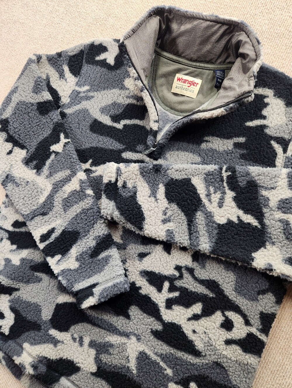 Wrangler Men's M Gray/Black Camo Fleece 1/4 Zip Mock Neck Pullover Sweater